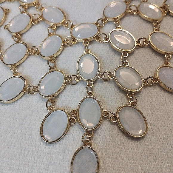 White Beaded Necklace Tiered Layered Gold Chain Geometric Elegant Chic Modern - Picture 3 of 12